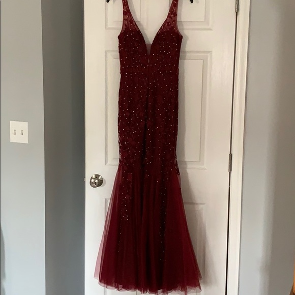 Formal dress - mermaid silhouette - Picture 2 of 6